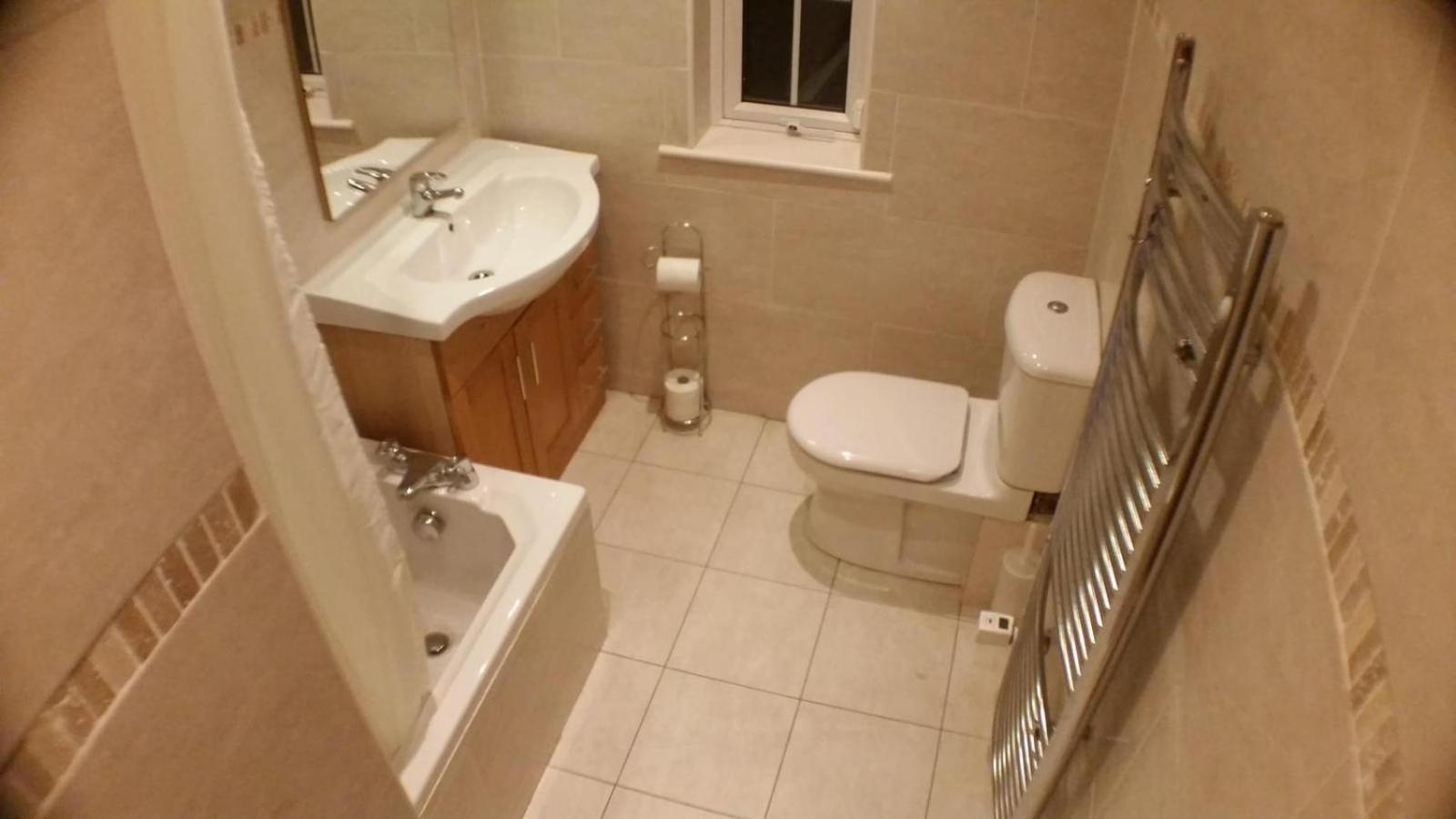 Dorm Room 5-6 People Shared Bathroom Outside Room Dublin Exteriör bild