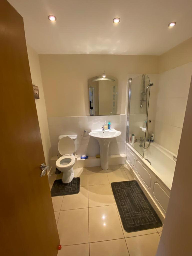 Dorm Room 5-6 People Shared Bathroom Outside Room Dublin Exteriör bild