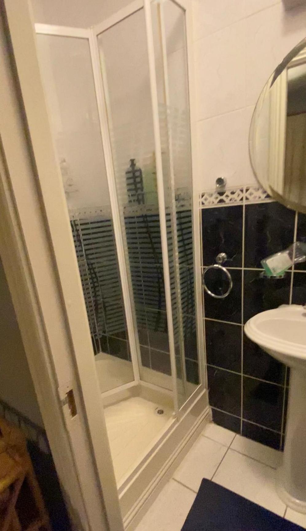 Dorm Room 5-6 People Shared Bathroom Outside Room Dublin Exteriör bild