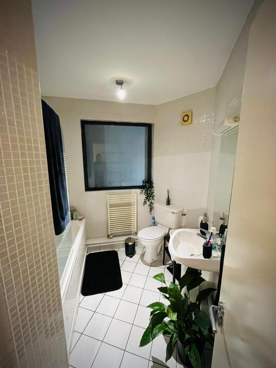 Dorm Room 5-6 People Shared Bathroom Outside Room Dublin Exteriör bild